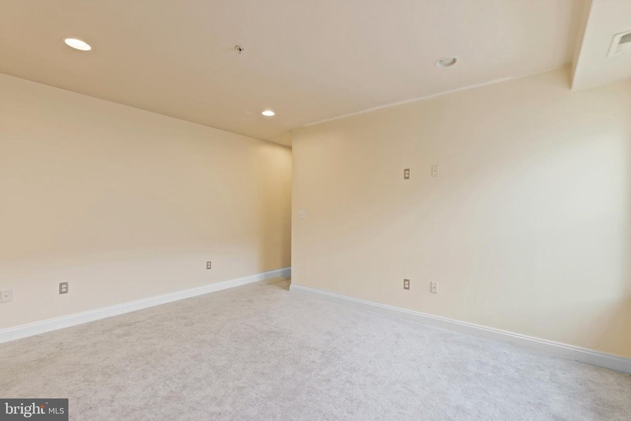 922 Madison St Nw #304 - Photo 7 of 19