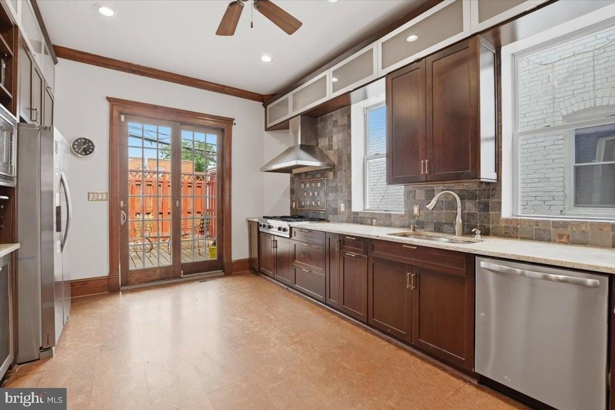 3009 11th St Nw - Photo 5 of 23