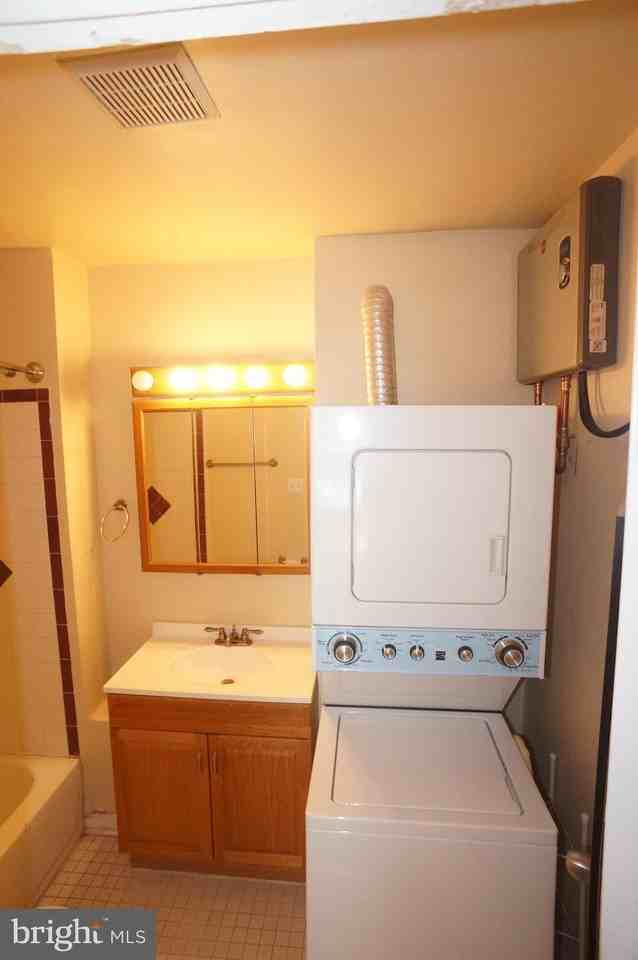 471 M St Nw #A - Photo 4 of 14