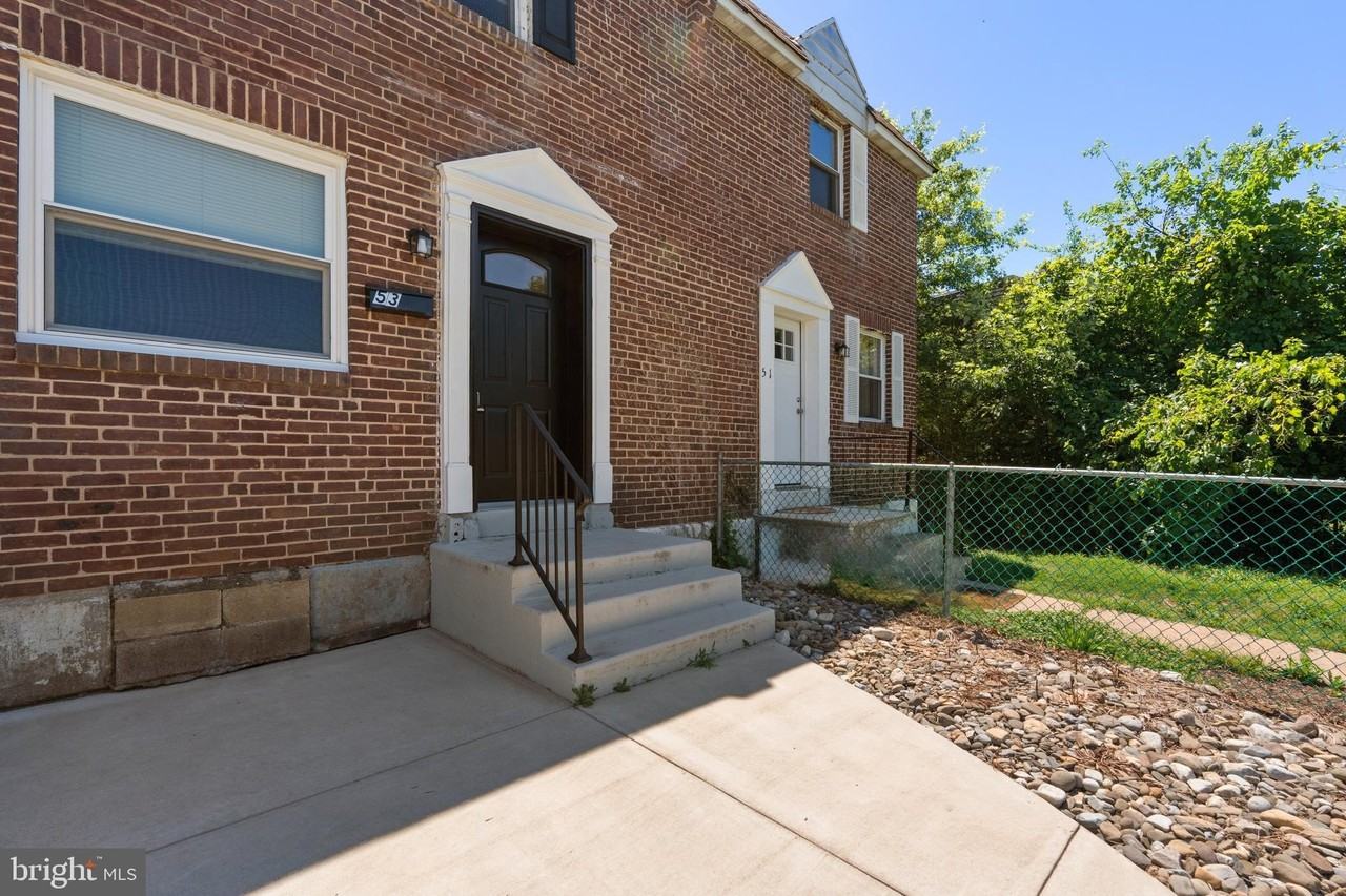 53 Madison Dr - Photo 4 of 35