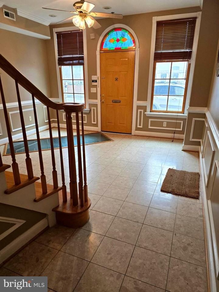 704 S Bond St - Photo 4 of 27