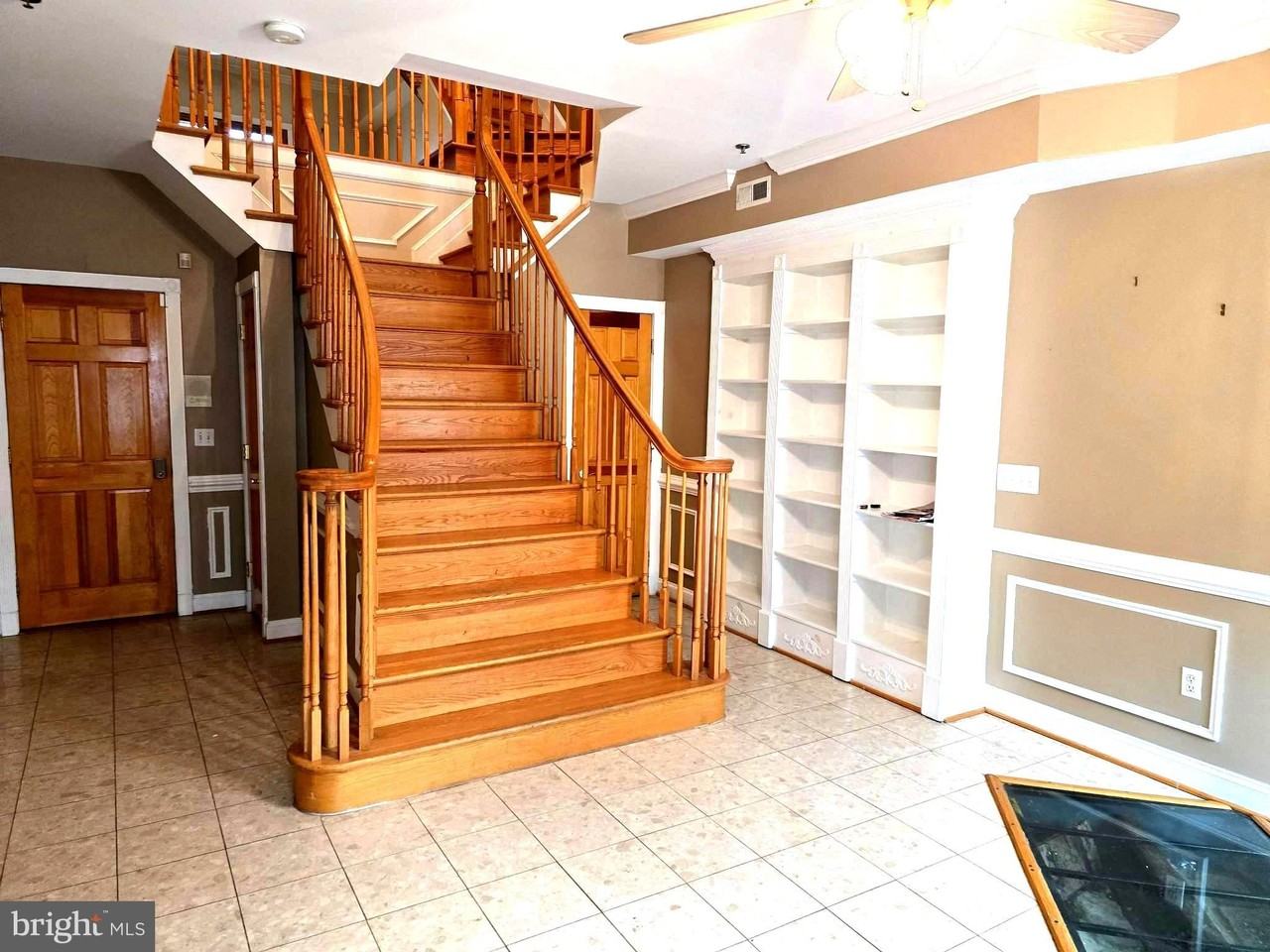 704 S Bond St - Photo 5 of 27