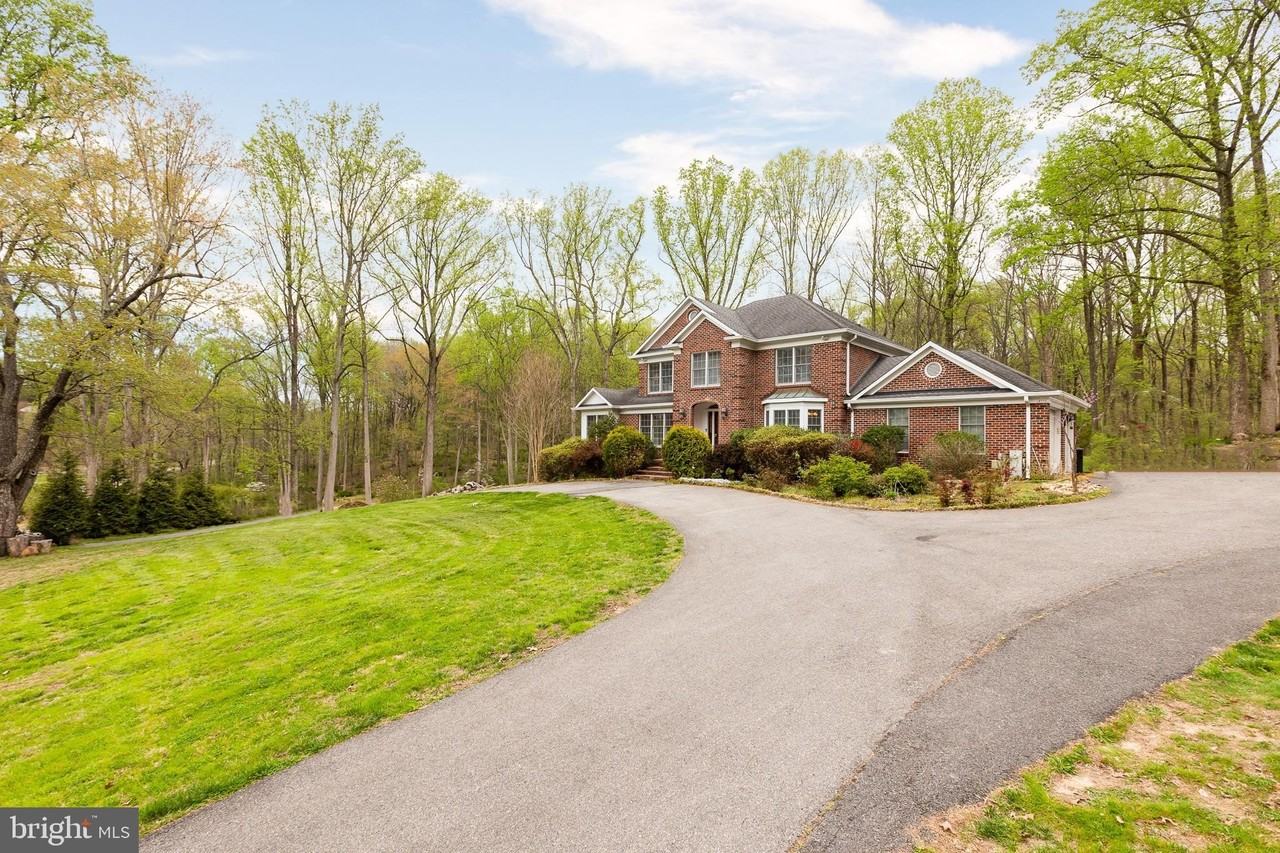 13576 Highland Rd - Photo 2 of 50