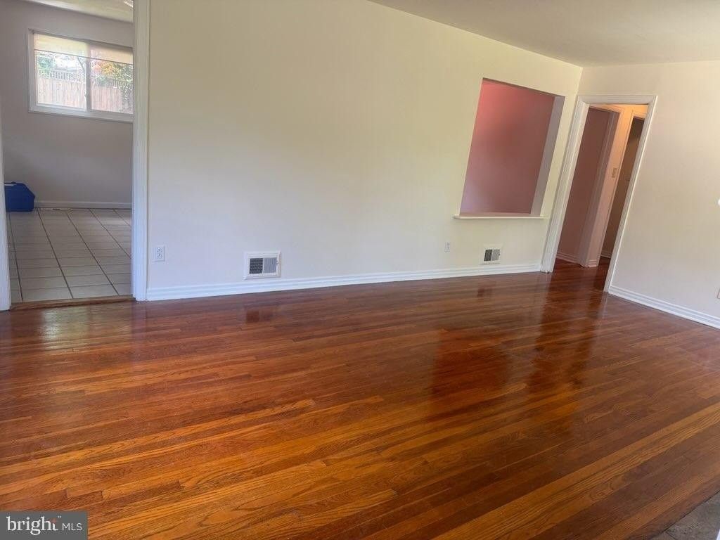 10903 Stillwater Ave - Photo 3 of 19