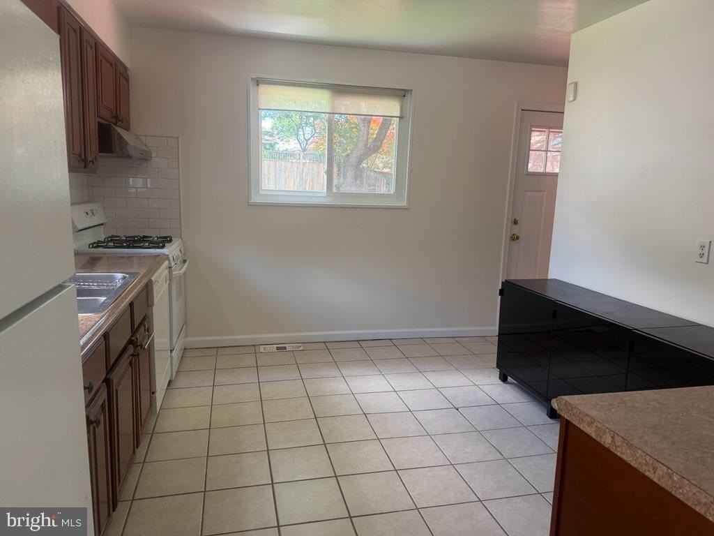 10903 Stillwater Ave - Photo 7 of 19
