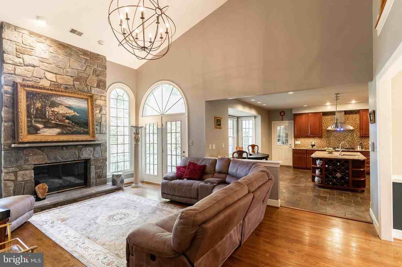 10117 Meyer Point Ter - Photo 7 of 32
