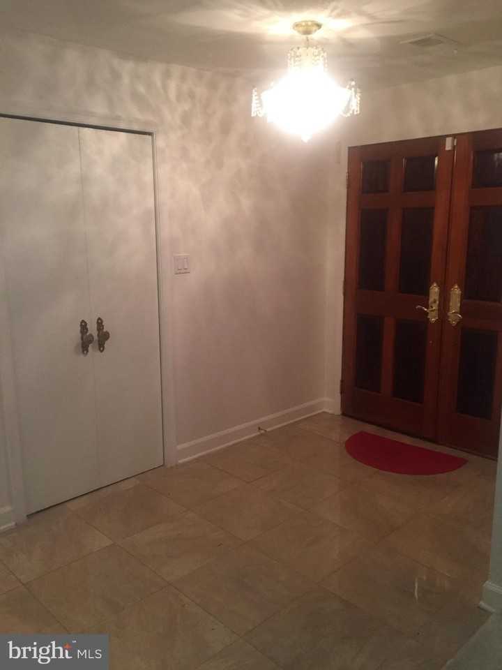 9917 Betteker Ln - Photo 7 of 28