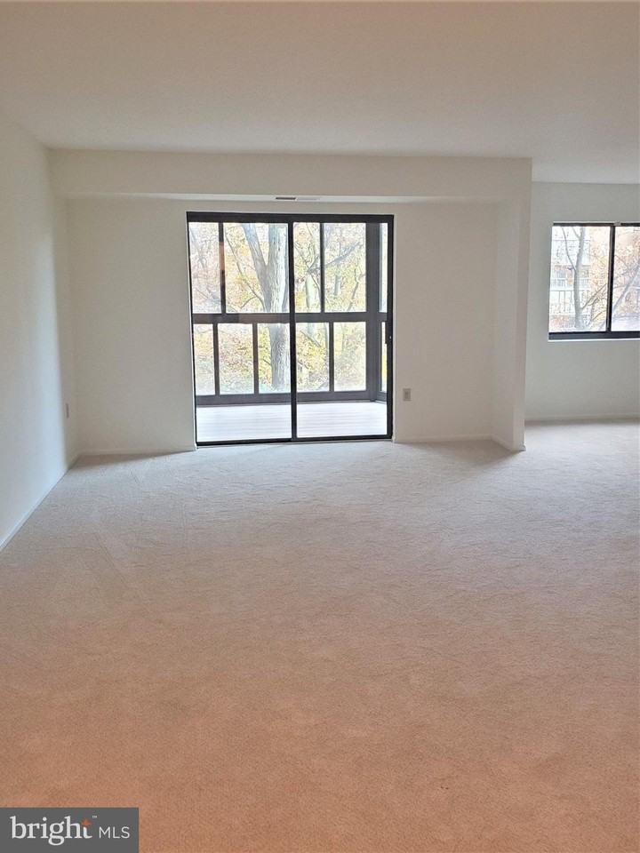 15100 Interlachen Dr #4-516 - Photo 3 of 28