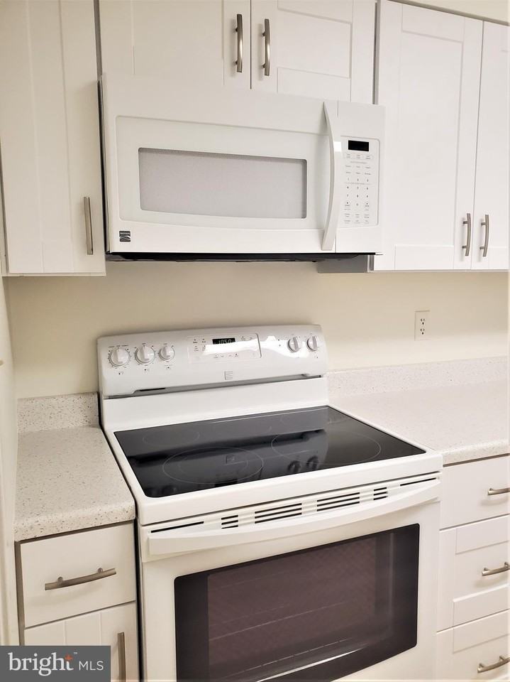 15100 Interlachen Dr #4-516 - Photo 6 of 28