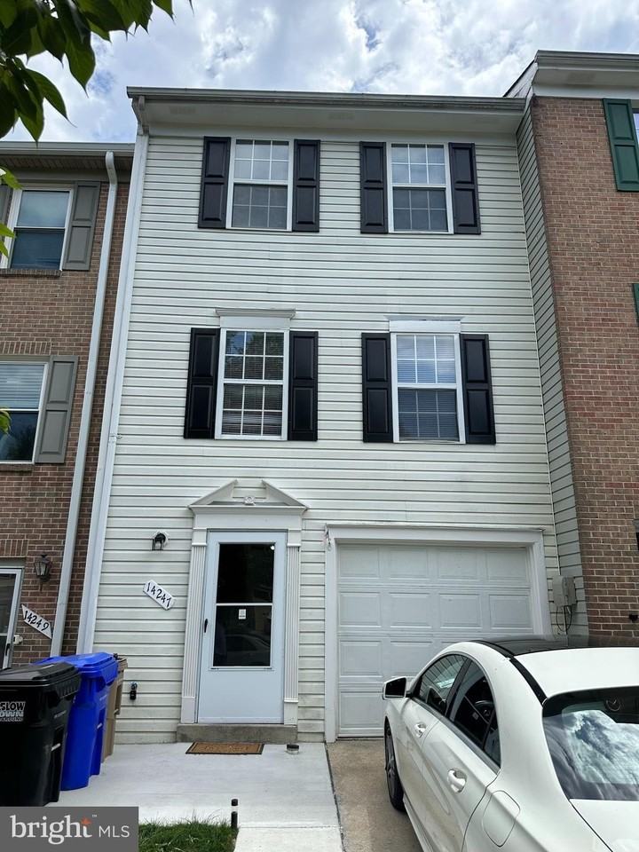 14247 Oxford Dr - Photo 2 of 2