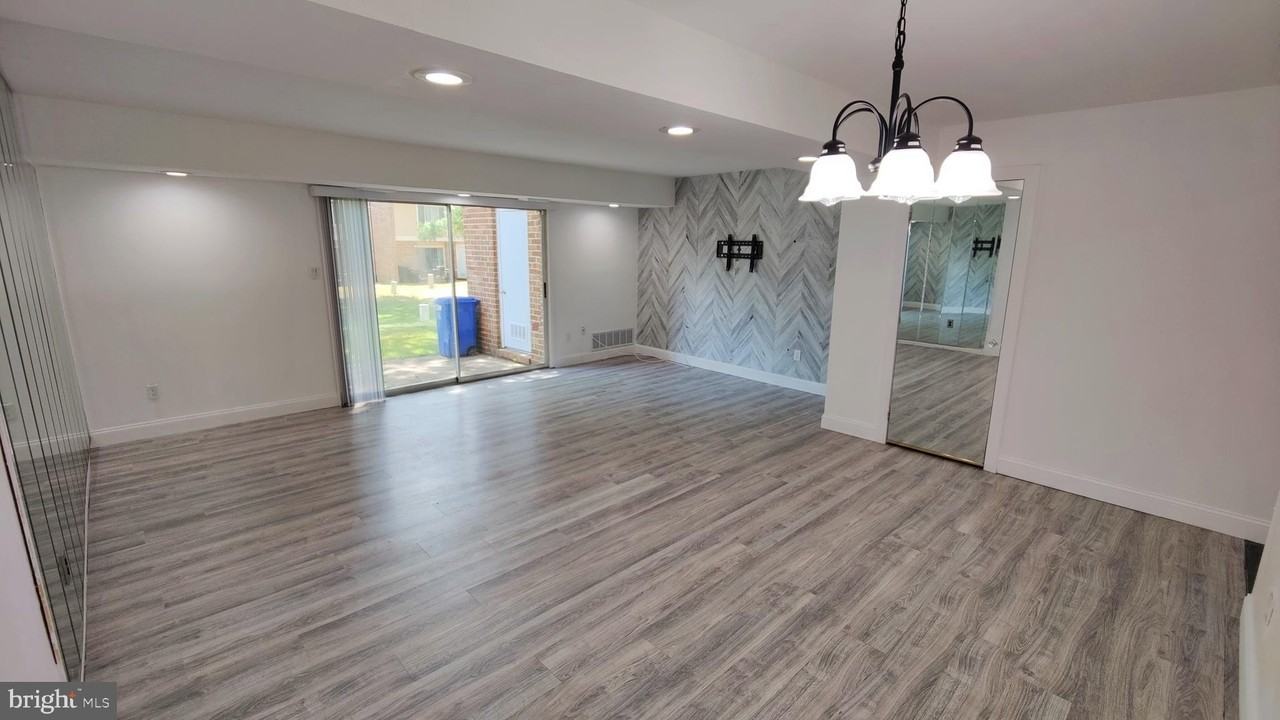 1139 Thackary Ct - Photo 4 of 17
