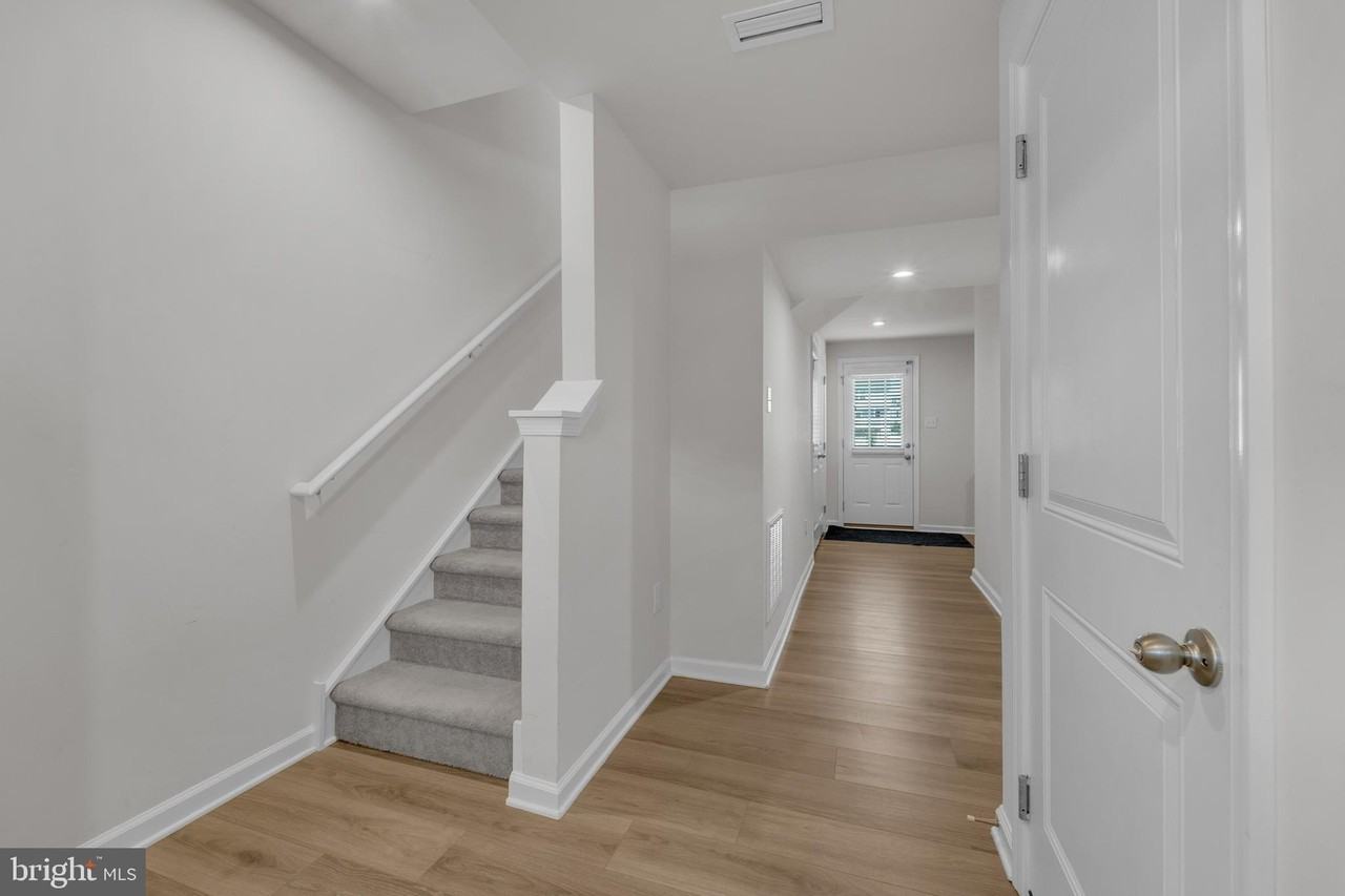 324 Comfort Rd - Photo 5 of 30