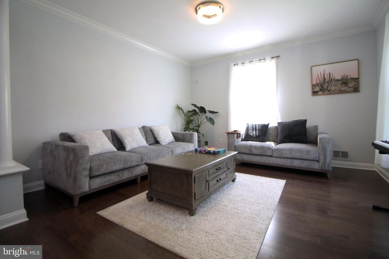 15 Kentsdale Dr - Photo 5 of 50