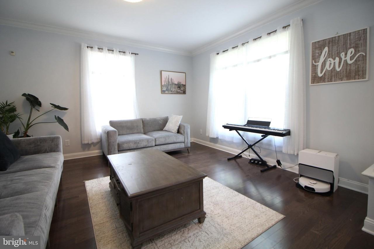 15 Kentsdale Dr - Photo 6 of 50