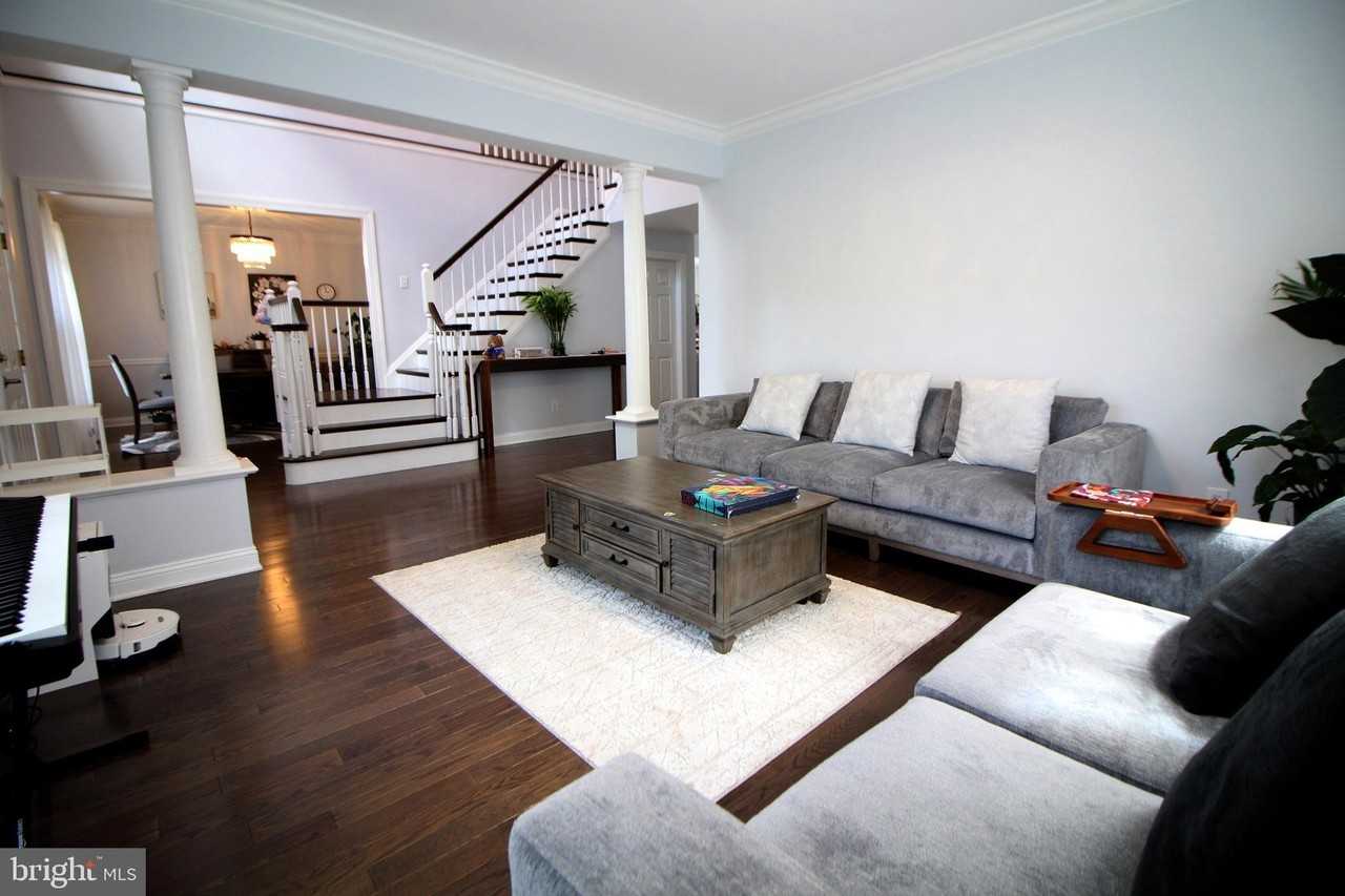 15 Kentsdale Dr - Photo 7 of 50