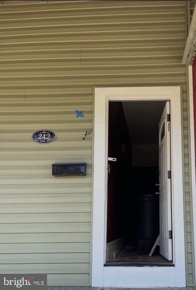 242 Grant St #2ndFL - Photo 2 of 13