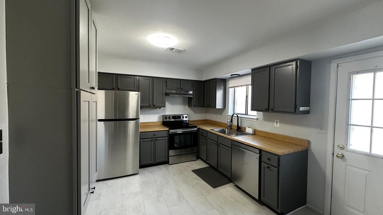 44 Rickmar Ln - Photo 2 of 13