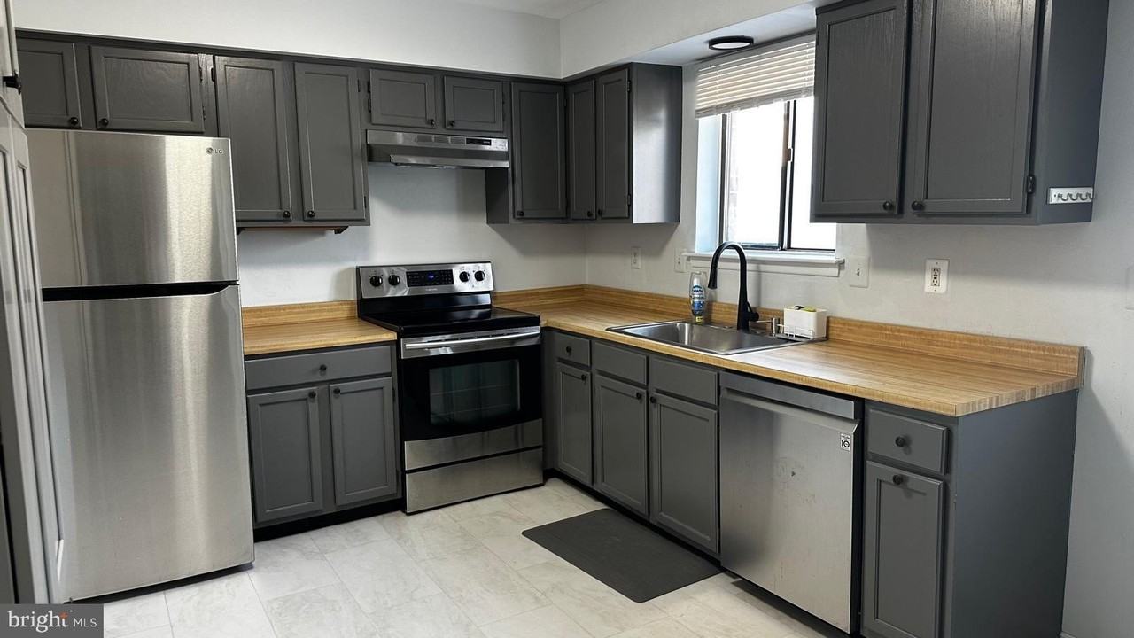 44 Rickmar Ln - Photo 3 of 13