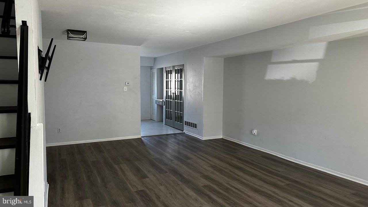 44 Rickmar Ln - Photo 4 of 13