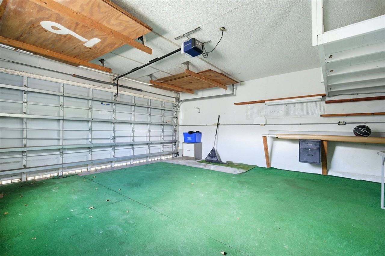 920 Nw 92nd Ave - Photo 6 of 8