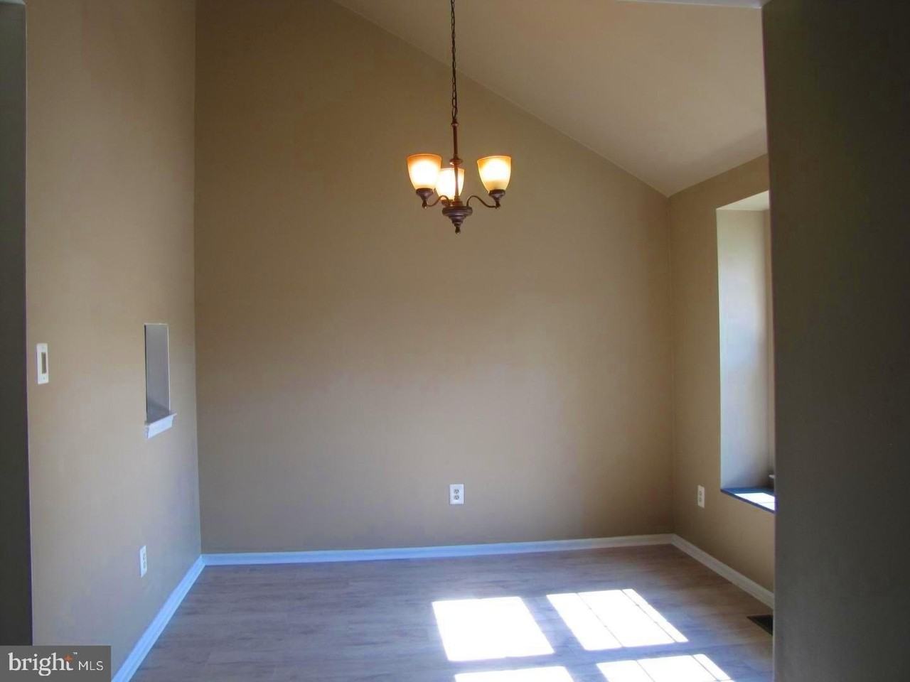 303 Somerset Ct - Photo 7 of 13