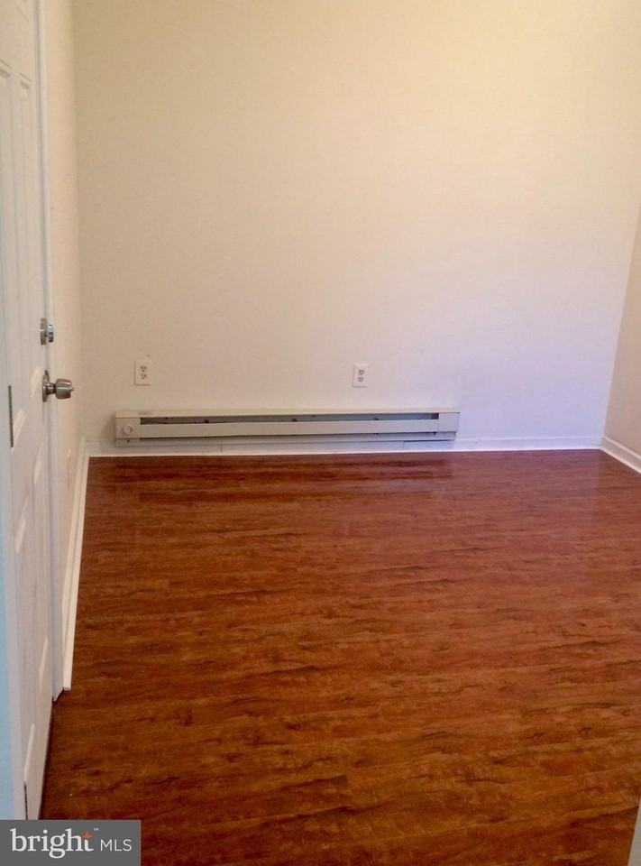 1545 W Thompson St #B - Photo 2 of 9