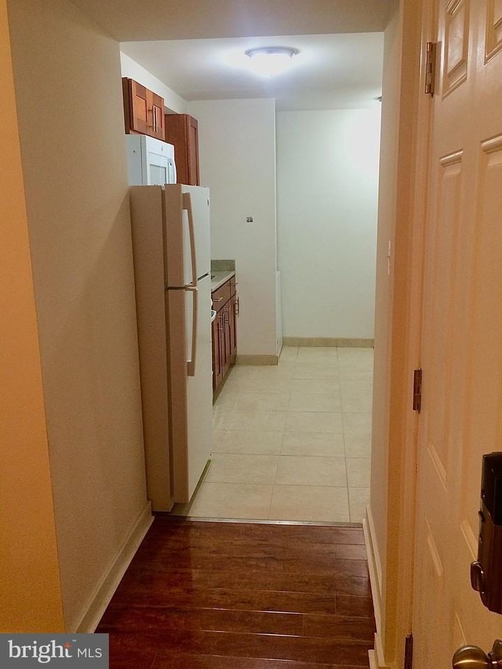 1545 W Thompson St #B - Photo 3 of 9