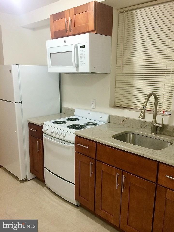 1545 W Thompson St #B - Photo 4 of 9