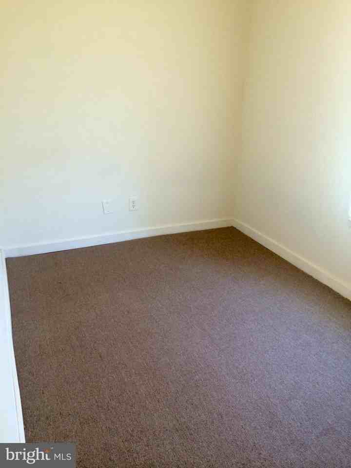 1545 W Thompson St #B - Photo 7 of 9