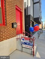 featured image of 1558 N Randolph St