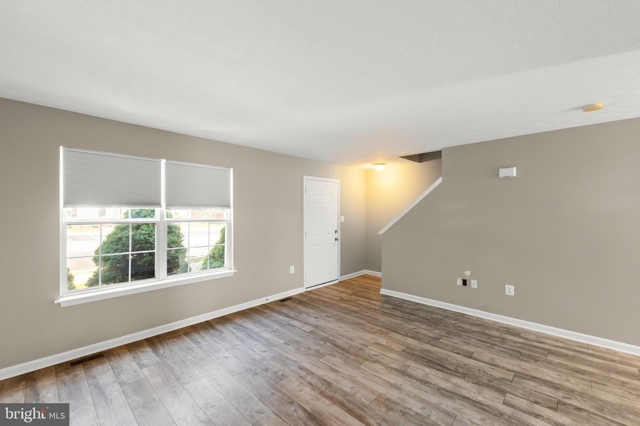 174 Equestrian Dr - Photo 2 of 38