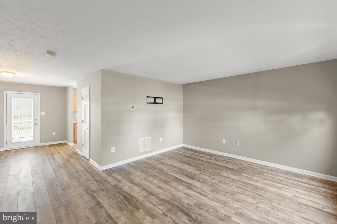 174 Equestrian Dr - Photo 3 of 38