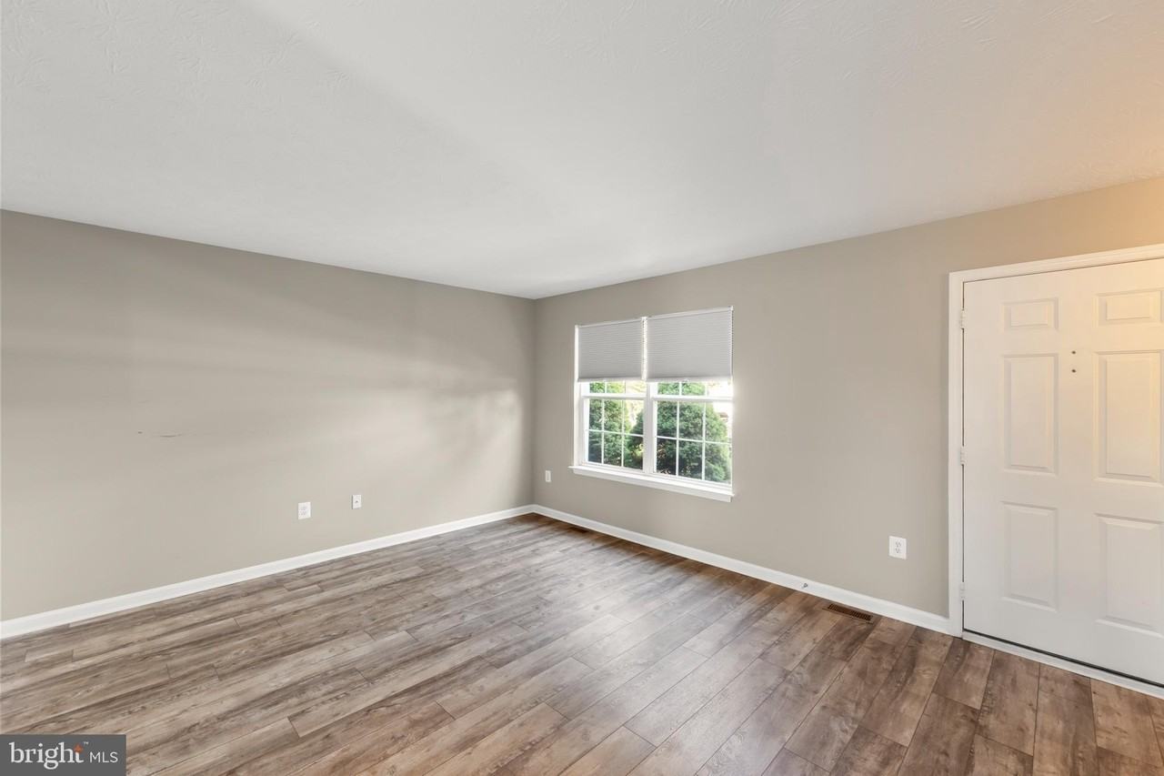 174 Equestrian Dr - Photo 4 of 38