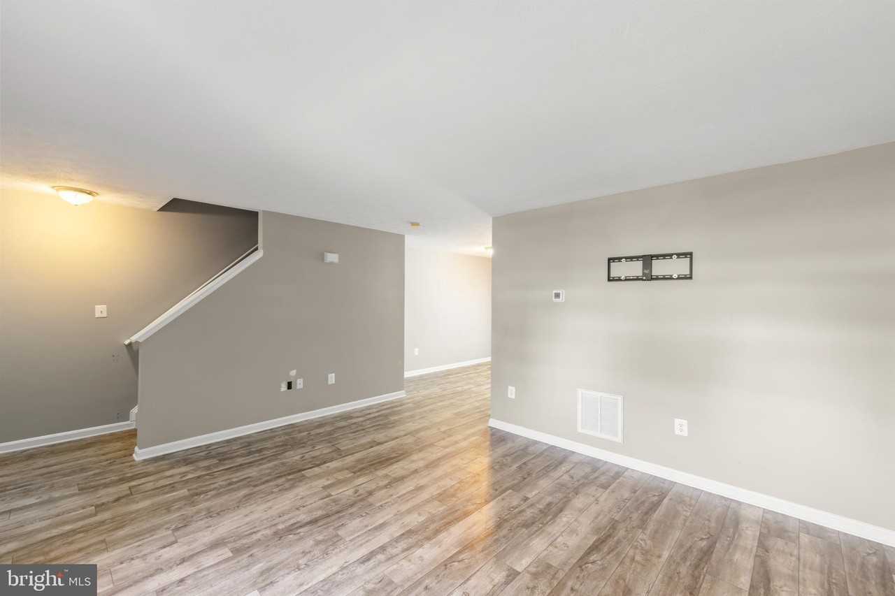 174 Equestrian Dr - Photo 5 of 38