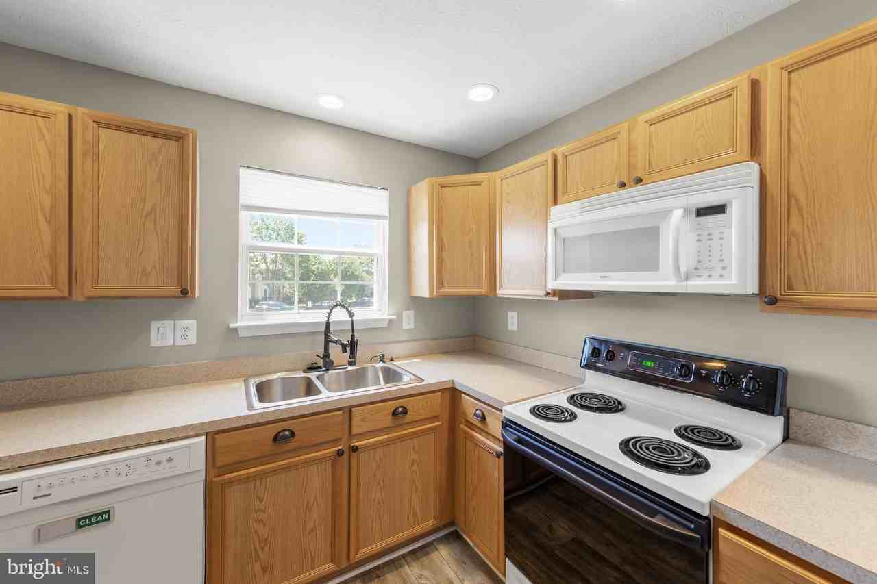 174 Equestrian Dr - Photo 6 of 38