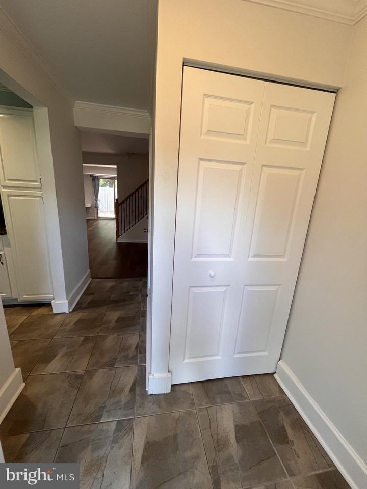 5633 Independence Cir - Photo 2 of 28
