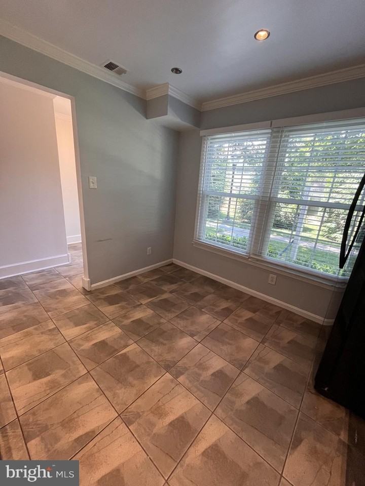 5633 Independence Cir - Photo 6 of 28