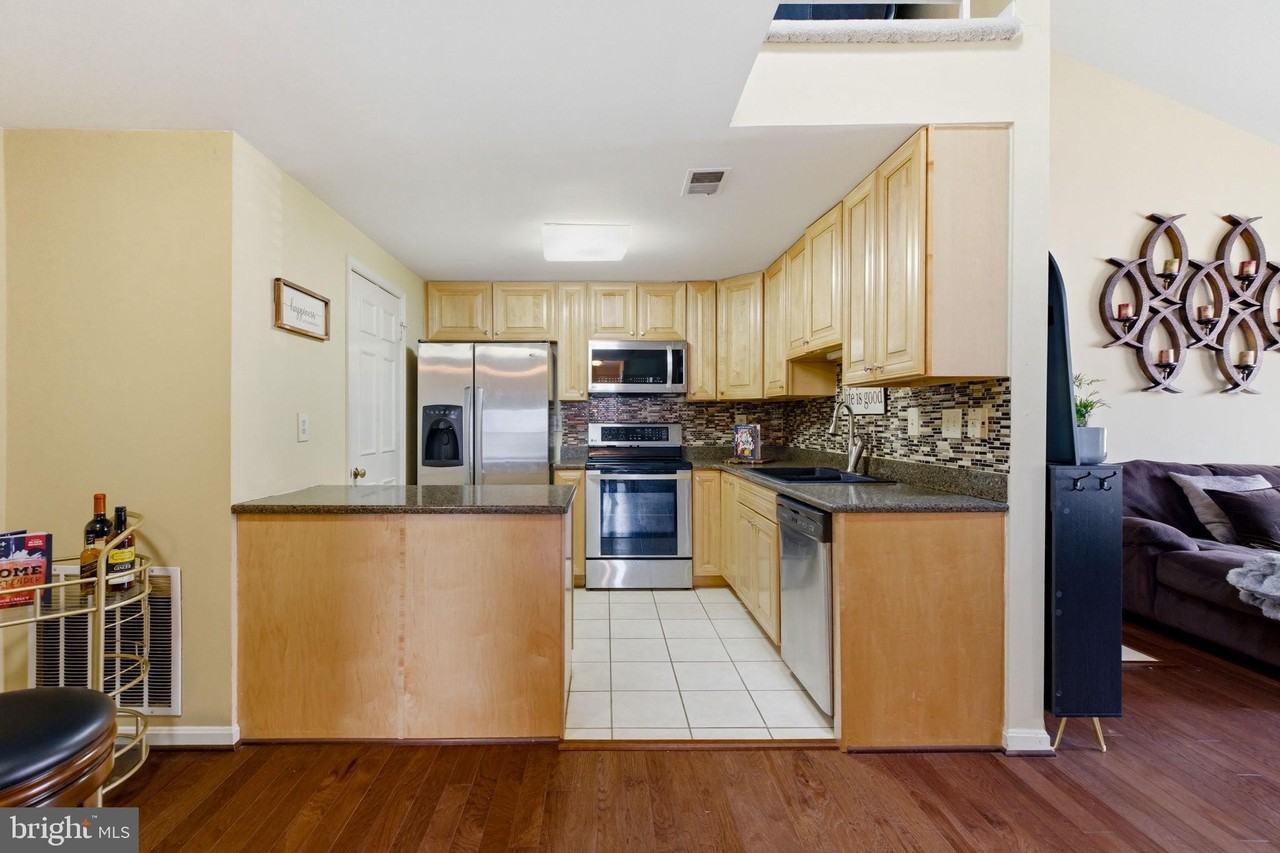 10208-C Ashbrooke Ct #19 - Photo 7 of 43