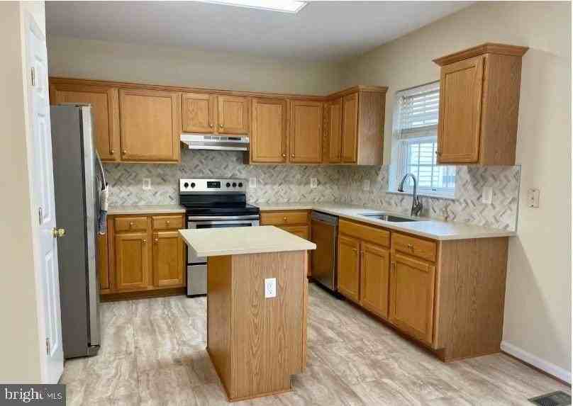 9058 Two Bays Rd - Photo 2 of 32