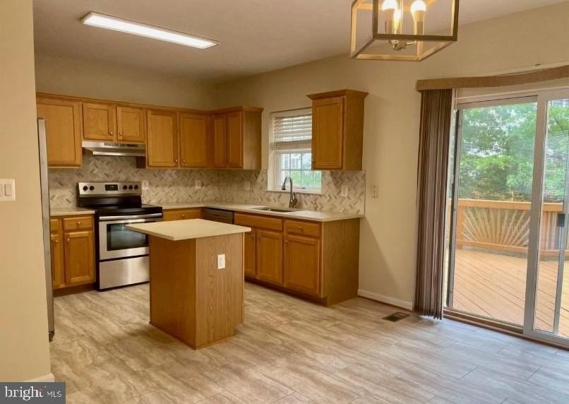 9058 Two Bays Rd - Photo 5 of 32