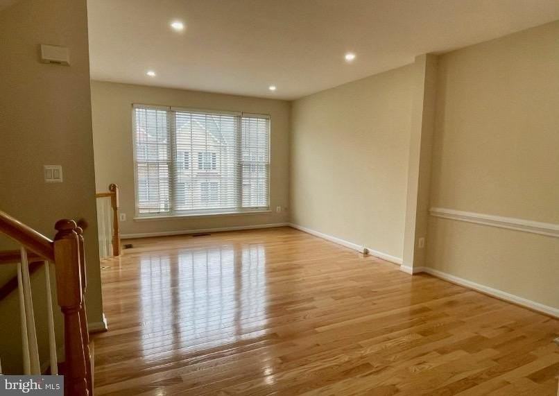 9058 Two Bays Rd - Photo 6 of 32