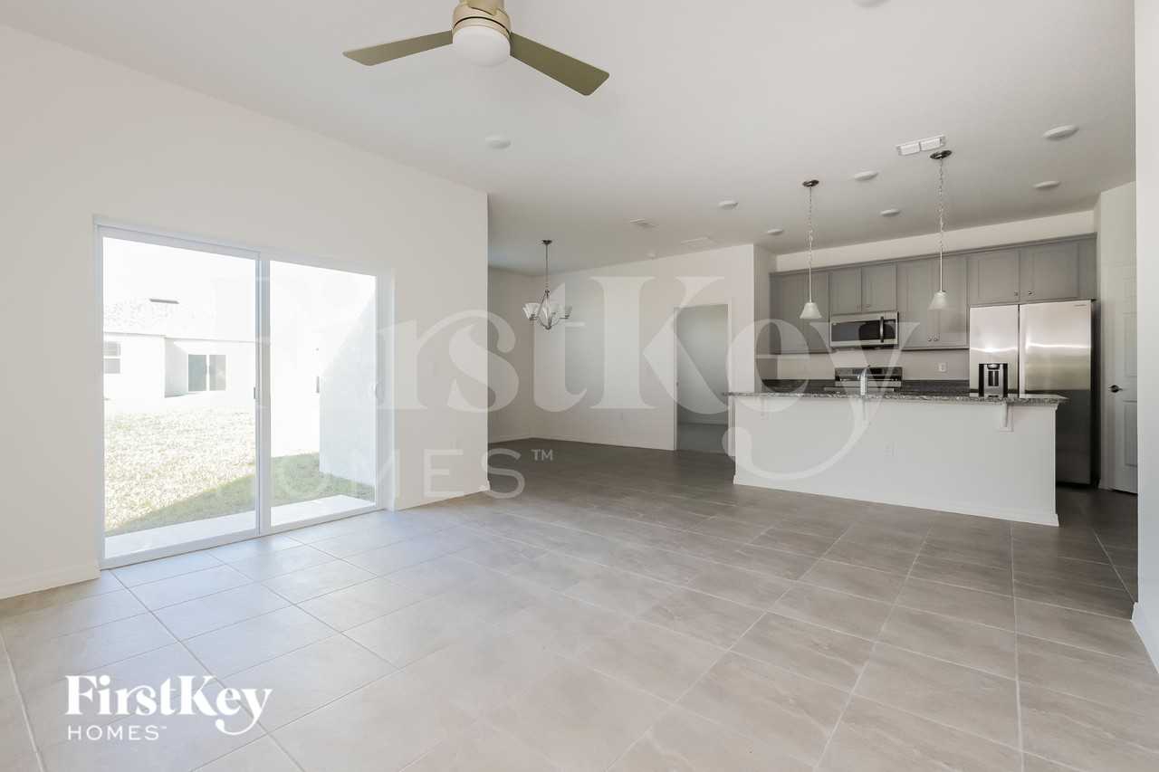 414 Reina Way - Photo 3 of 16