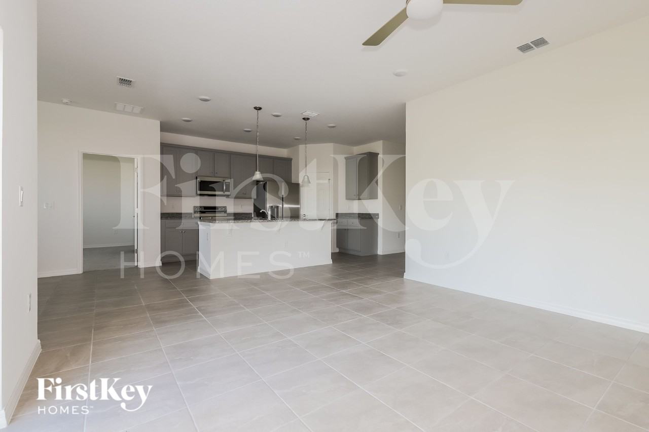 414 Reina Way - Photo 4 of 16