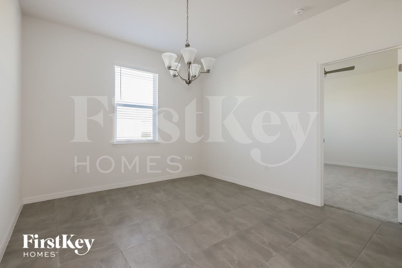 414 Reina Way - Photo 5 of 16
