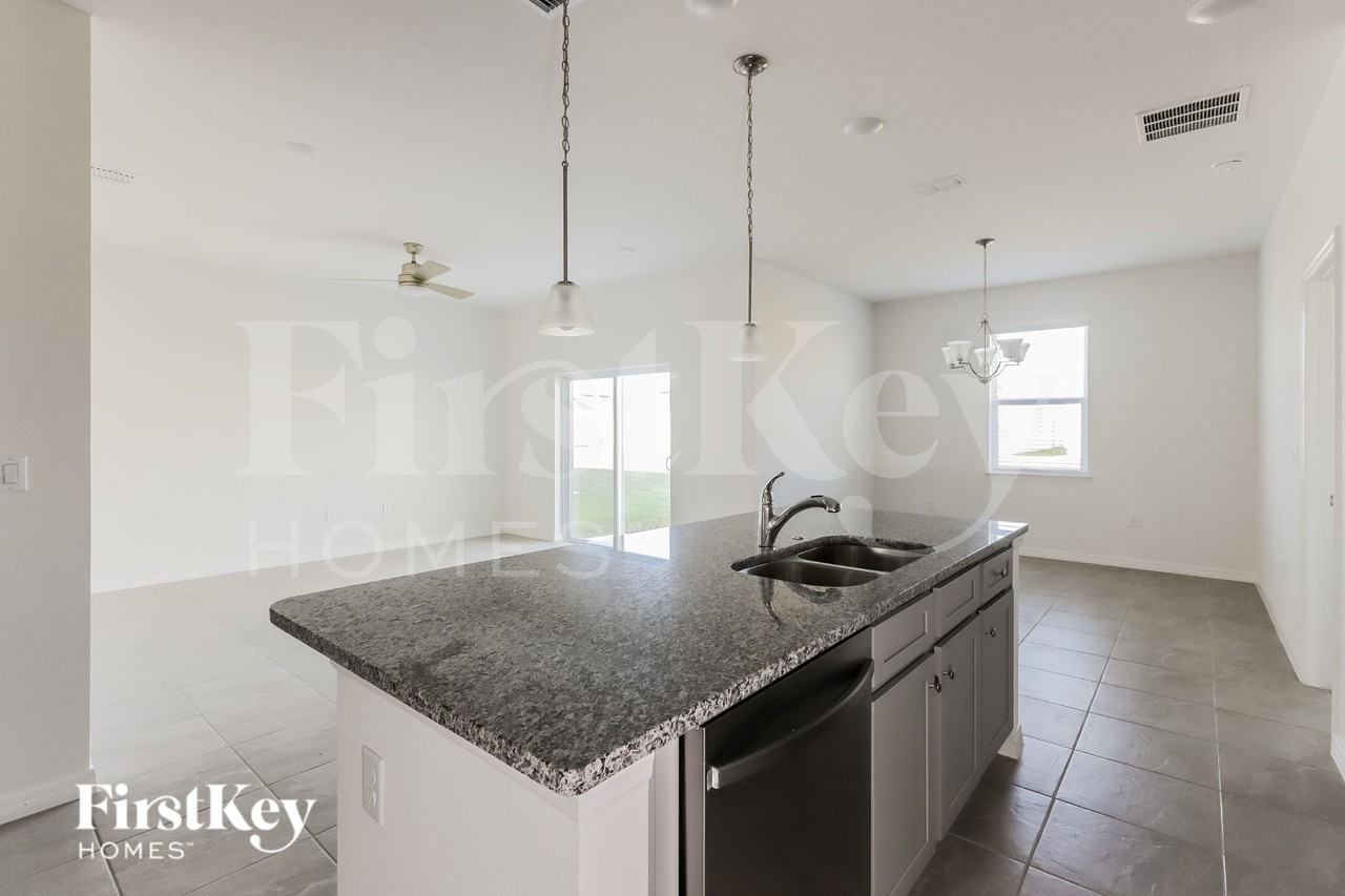 414 Reina Way - Photo 6 of 16