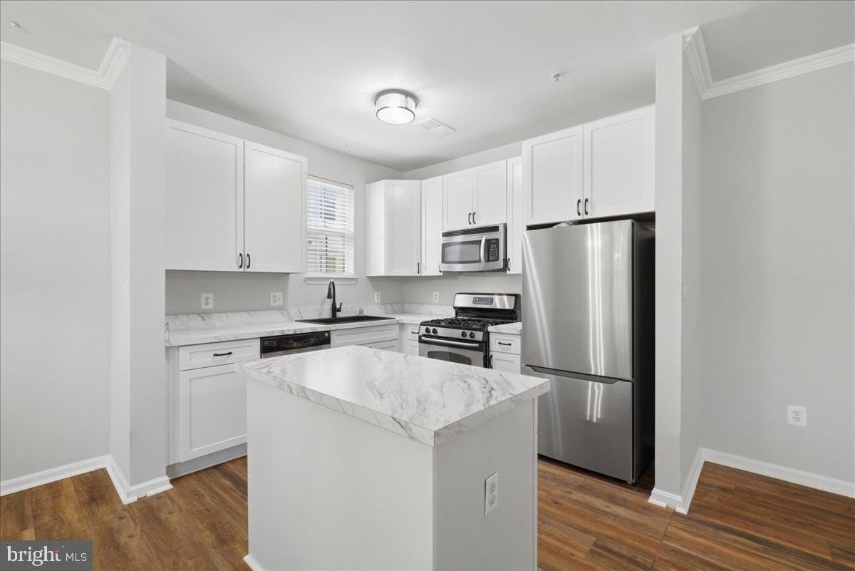 21228 Mcfadden Sq #314 - Photo 6 of 25