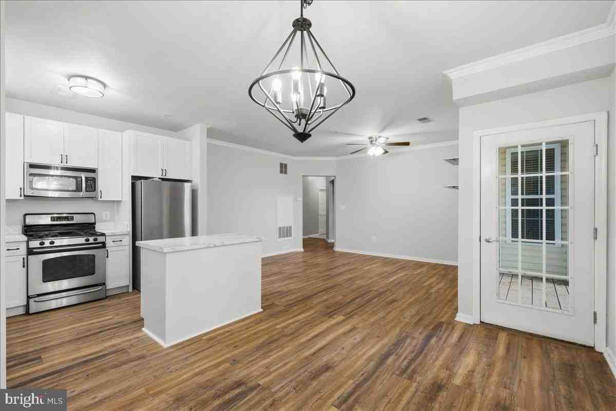 21228 Mcfadden Sq #314 - Photo 7 of 25