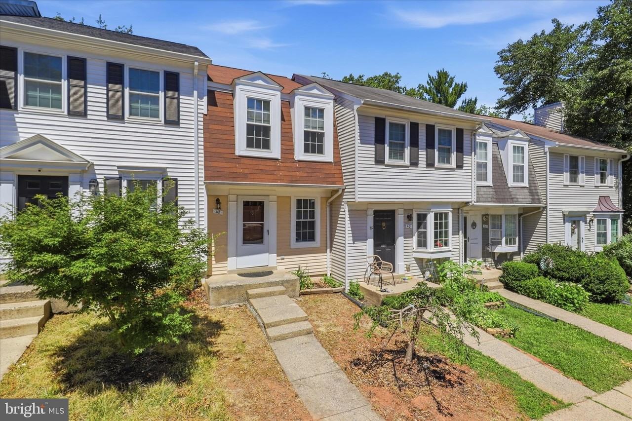 42 Alden Ct - Photo 3 of 33