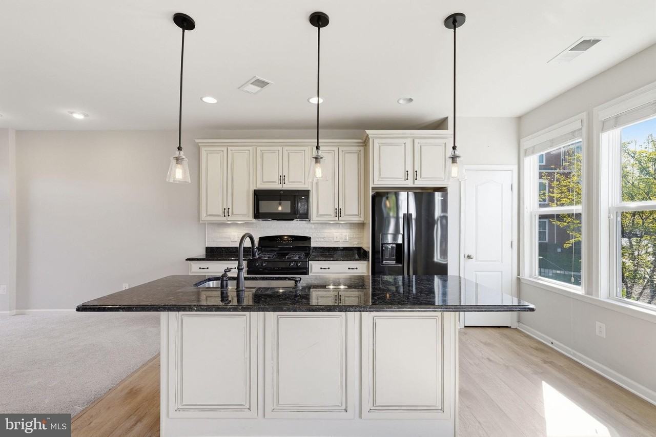 8923 Quarry Rd - Photo 6 of 48