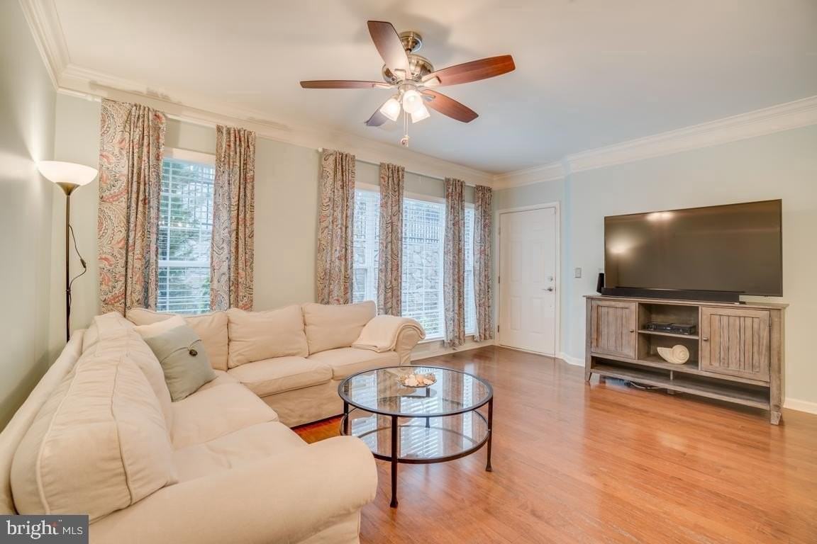 2291 Kew Gardens Dr - Photo 4 of 37